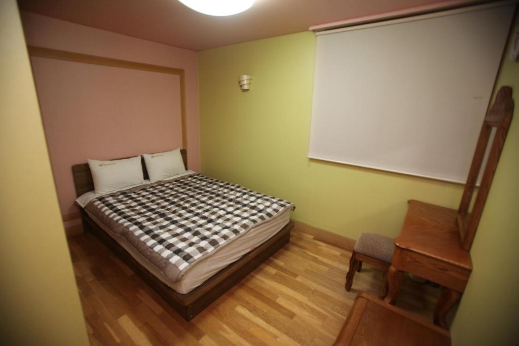 Hostel Lyndon Jeju Exterior photo